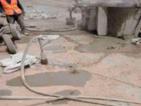 襄汾水泥混凝土路面板底注浆技术 路面脱空注浆整治方案